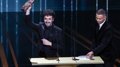 Rodrigo Sorogoyen recoge el premio César a Mejor Película Extranjera. / Efe