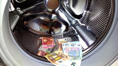 El blanqueo de dinero es uno de los objetivos de la economía sumergida. / Pixabay