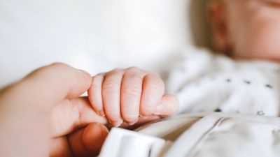 Los menores que viven en situación de pobreza tienen una probabilidad un 12% mayor de sufrir depresión. / Pexels.