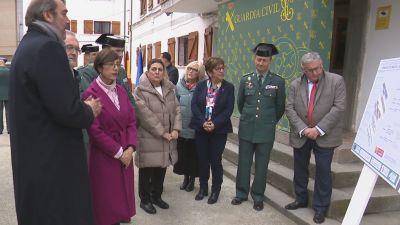 María Gámez (izquierda) conoce los detalles del proyecto.