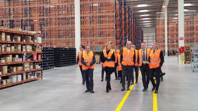 Visita institucional al nuevo centro de distribución de Dexis Ibérica, en Plaza. / Gobierno de Aragón