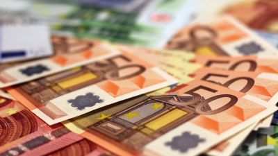 Los bancos se comprometen a mejorar la asistencia presencial en los pueblos. / Pexels.