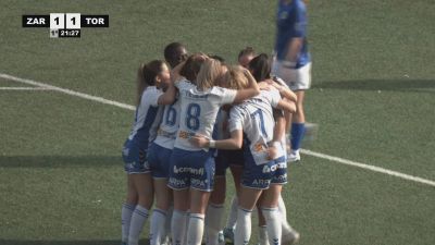 Las jugadoras del Zaragoza CFF celebran su segundo gol del partido.