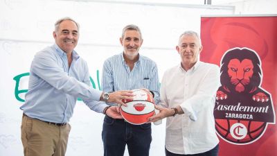 José Descartín, a la izquierda de la imagen.