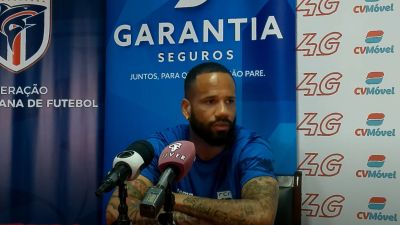Bebé en rueda de prensa.