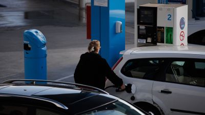 Imagen de archivo de una gasolinera. (Alejandro Martínez Vélez / Europa Press)