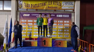Sergio del Barrio, en el podio del Campeonato de España de 5.000 metros.