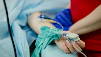Una zaragozana dona casi dos millones de euros a la investigación contra el cáncer. / Unsplash