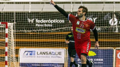 Rodrigo Benites durante un encuentro con Bada Huesca.