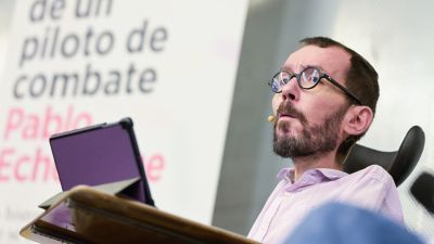Pablo Echenique en su última visita a Zaragoza, donde presentó su libro 'Memorias de un piloto de combate'. (Fabián Simón / Europa Press)