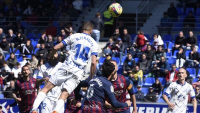 Tenaglia remata el balón que acabaría siendo el 0-1. Foto: LaLiga