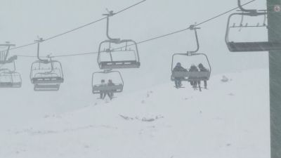 Un manto de nieve ha cubierto Panticosa este domingo.
