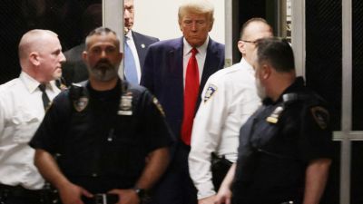 Donald Trump accede al juzgado de Nueva York / EFE