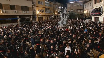 La plaza del Regallo de Andorra en el momento de Romper la Hora.
