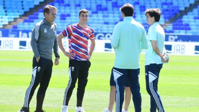 El Real Zaragoza busca ante el Granada una nueva victoria en La Romareda.