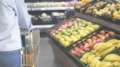 Lineal de fruta en un supermercado. / Europa Press