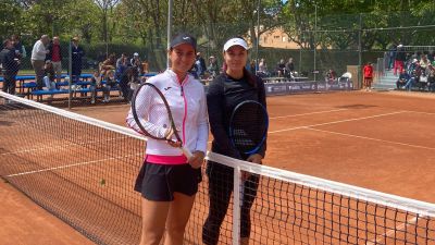 Tomova (derecha), antes de semifinal ante Leyre Romero Gormaz.