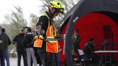 Bomberos de Zaragoza durante el simulacro de búsqueda con drones. / Javier Belver. Ayuntamiento de Zaragoza