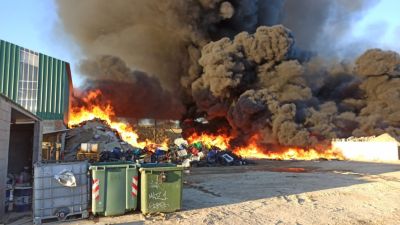 El incendio se ha producido en una planta de reciclaje en Monzón (Huesca). / Diputación de Huesca