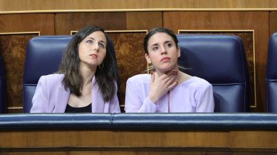 La ministra de Derechos Sociales y Agenda 2030, Ione Belarra y la ministra de Igualdad, Irene Montero. / Europa Press