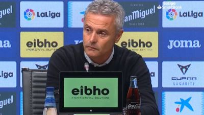 Fran Escribá, en la sala de prensa de Ipurúa.