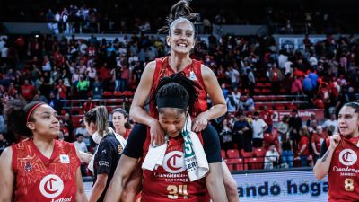 Las jugadoras de Casademont femenino tras un encuentro.