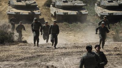 Los tanques participaron en unas maniobras en Cerro Muriano antes de su envío a Ucrania. (EFE/Salas)