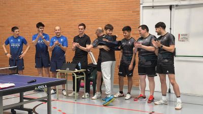 El School Zaragoza homenajeó a Alejandro Vivó antes del encuentro ante CN Helios.