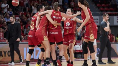 Las jugadoras de Casademont Zaragoza celebran el triunfo ante Gernika. Foto: Dani Marzo, Casademont Zaragoza.