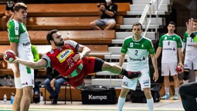 Iván Montoya durante un encuentro con el Bada Huesca.