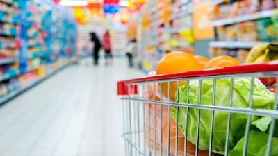 Interior de un supermercado. / Canva.