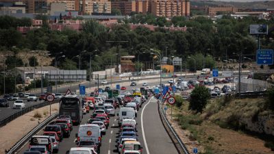Los atascos en la salida de Madrid comenzaron ya el viernes. / Europa Press
