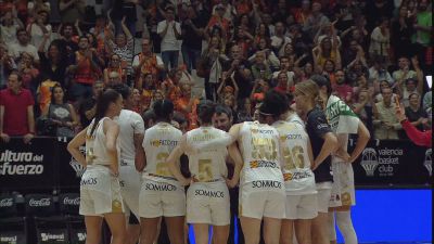 Las jugadoras del Casademont Zaragoza, tras el partido en Valencia.