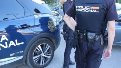 Dos agentes de Policía Nacional durante un servicio. / Europa Press