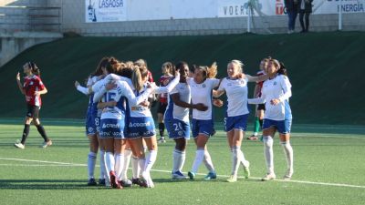 Las jugadoras del Zaragoza CFF celebran un gol esta temporada.