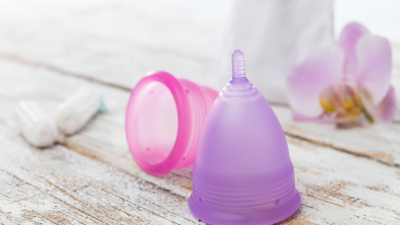 Imagen de archivo de copas menstruales. / Canva