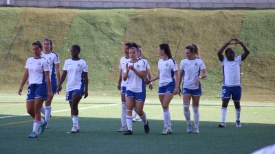 Las jugadoras del Zaragoza CFF celebran un gol en un encuentro reciente.