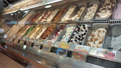 Algunas de las 30 variedades de helados que hay en Aldo