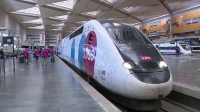 Un tren de Ouigo en la estación de Zaragoza