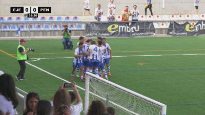 Los jugadores de la SD Ejea celebran el primer tanto del partido.