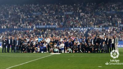 Foto de familia en La Romareda tras la despedida de Zapater. Foto: LaLiga