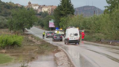 El desbordamiento de un barranco ha obligado a cortar esta tarde la A-138 en Enate (El Grado).