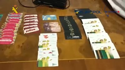 Tarjetas falsas utilizadas por la organización. / Guardia Civil