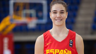 Nerea Hermosa con la camiseta de la selección española.