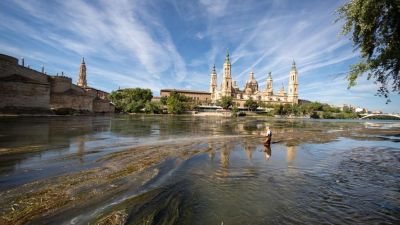 Tratamiento contra la mosca negra en el río Ebro este año. / Dani Marcos