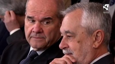 Los expresidentes de la Junta de Andalucía José Antonio Griñán y Manuel Chaves durante el juicio.
