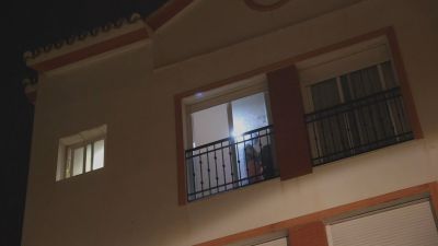 La Policía Nacional registra el piso en el que ha aparecido emparedado el cadáver de Sibora Gagani.