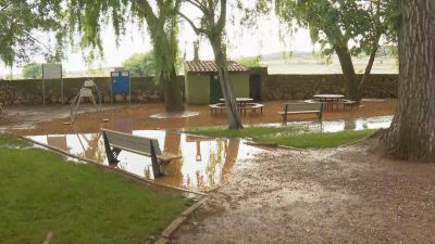 El parque de Langa del Castillo (Zaragoza) este martes tras la tromba de agua.