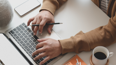 Los trabajadores digitales son uno de los perfiles más demandados por las empresas. / Canva