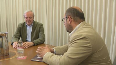 Jorge Azcón (PP), se reúne con el líder del PAR, Alberto Izquierdo.